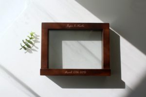 Sötétbarna fekvő fényképes homokszertartás keret ValamiKék Wedding