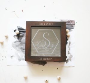 Sötétbarna négyzet alakú homokszertartás keret ValamiKék Wedding
