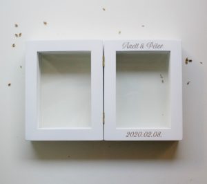 Kinyitható fehér gravírozott fényképes esküvői homokszertartás képkeret homokceremónia ValamiKék Wedding